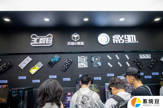 影驰BW2025：探索显卡编年史与AI未来的科技二次元梦幻联动