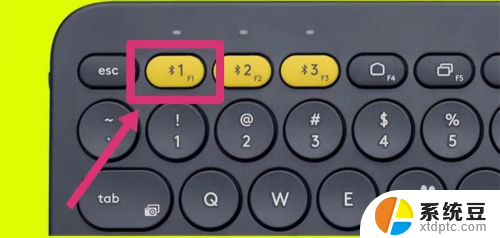 蓝牙键盘开机键在哪里 logitech键盘怎么开启背光