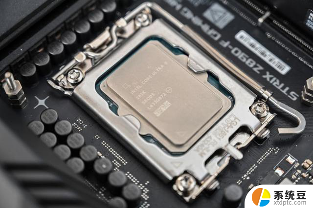 谁能突破1000帧？AMD锐龙9 9950X3D大战intel Ultra 9 285K！ - 游戏性能对比
